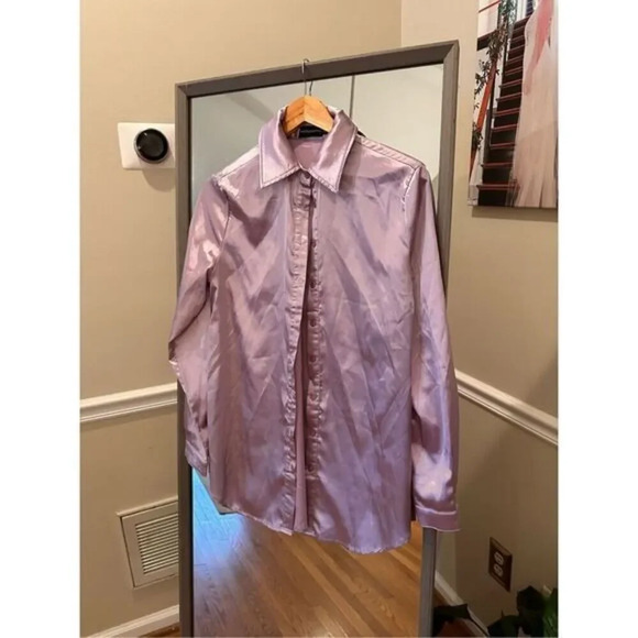 Pretty Little Thing Sateen‎ Button Down Top size XS Lavender - Picture 1 of 3